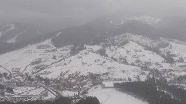 Panorama Karpatlar gün kar. uçak video