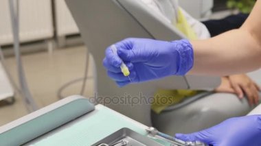 çalışma, closeup görünümü bir el makineler ve diş hekimi