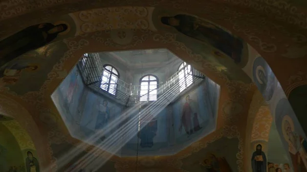 Large hand-painted dome of the cathedral — Stock Photo, Image