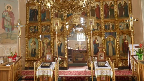 Iconostasis en la iglesia en Ucrania — Foto de Stock