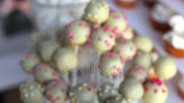 Deliciosa mesa de postre de barra de caramelo de recepción de boda — Vídeo de stock