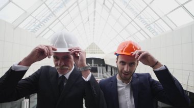 İş takım tartışmak bir mimari tasarım