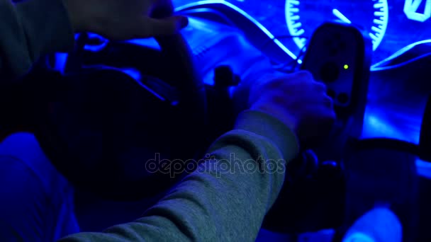 Man sits and spins the wheel on the slot machine simulator races — Stock Video