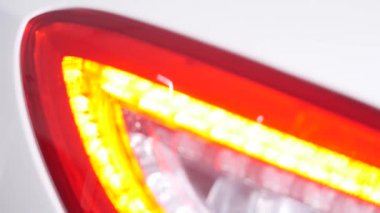 salon seçici odak içinde beyaz Mercedes