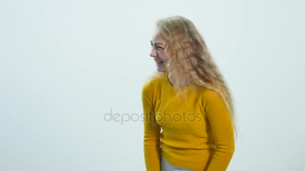 Closeup portrait of beautiful girl laughing and looking into camera. Teenager show emotions — Stock Video