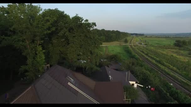 Drone skott av fastighet under en bröllopsfest — Stockvideo