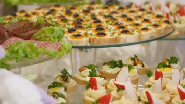 Buffet, tafel, voeding, feestzaal, fruit, vlees — Stockvideo