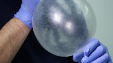 erkek prezervatifi açılırsa. yakın çekim