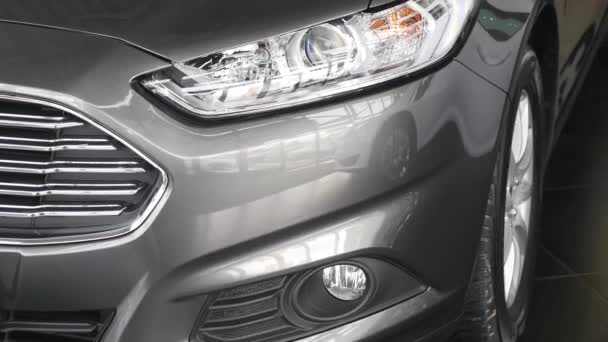 Car headlights. Close up — Stock Video