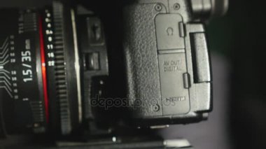 görüntüleri bir adamın ayarları dslr fotoğraf makinesi değiştirme