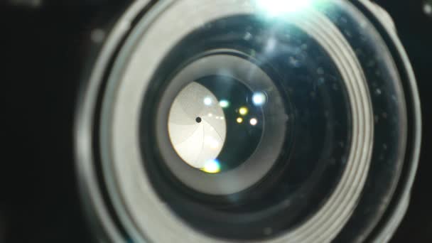 Video cameralens, zoom en schittering, bochten, close-up — Stockvideo