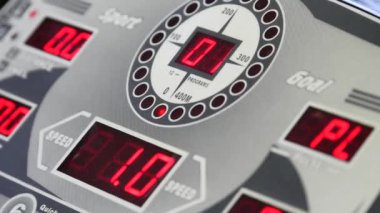 Yordamı için hazırlama kadın güzellik uzmanı eldiven giyiyor. Profesyonel sağlık ve tıbbi tedavi