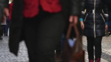 14.11.2017 Chernivtsi, Ukrayna - in, ufuk insanlar Şehir Meydanı'na kadar yürüyen bulanık vurdu