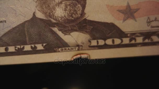 Het branden van vijfhonderd dollar. Close-up — Stockvideo