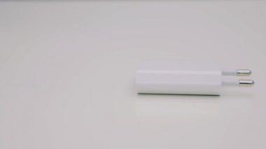 tanıttığım ve prizden şarj aleti.