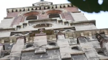 eski vitnage üzerinde gökyüzü arka bina