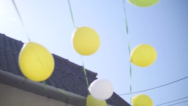 Muchos globos en el cielo — Vídeo de stock