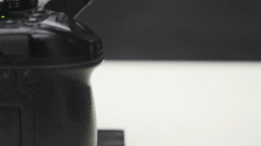 Objektif fotoğrafçı fotoğraf çeker süngü fotoğraf makinesi bağlayın.