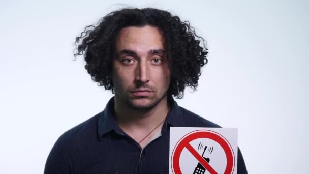 Young man holding signs on a white background — Stock Video