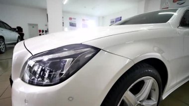 06.12.2017 Chernivtsi, Ukrayna - araba farlar Close-up