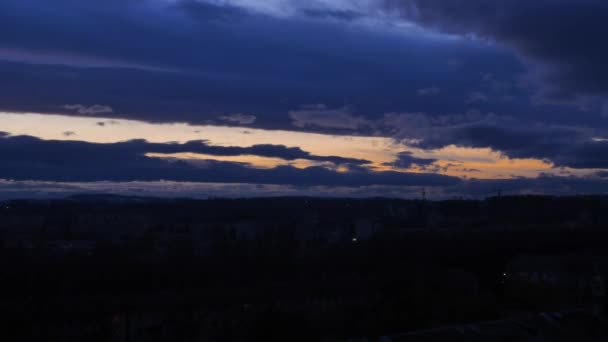 Lapso de tempo com nuvens no céu noturno — Vídeo de Stock