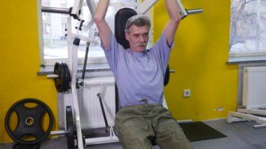 Komuta sizde spor salonunda antrenör kullanarak