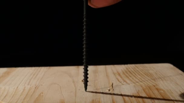 The man twists the screws into the boards using a screwdriver. — Stock Video