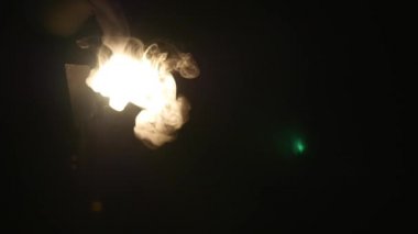 Siyah arka plan üzerinde bulut duman. Duman etkisi. Stüdyo vurdu. Sis arka plan. Sigara dumanı