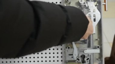 İç kilit yakın çekim anahtar döndü