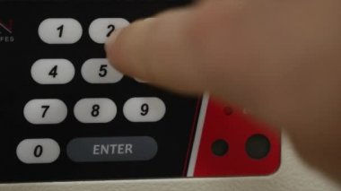 Kasanın rakam kombinasyonu ile el ile açma ve kodunu girdikten