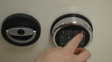 Kasanın rakam kombinasyonu ile el ile açma ve kodunu girdikten