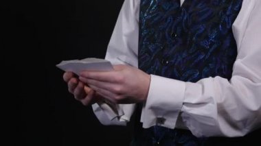 iskambil ile hile kumar, casino, poker kavram - adam gösterilen sihirli, kart hileler