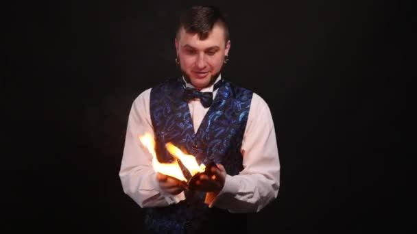 Magician is holding a burning purse in his hand — Stock Video