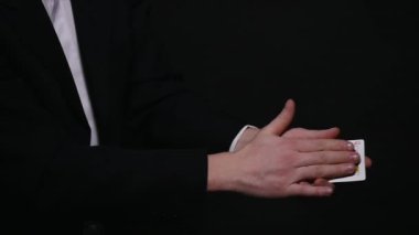 iskambil ile hile kumar, casino, poker kavram - adam gösterilen sihirli, kart hileler