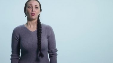duygu hasta kadın berbat gag yansıma anlamı ret beyaz arka plan üzerinde olması iğrenç bir şey--dan kötü reddeden portre. Beyaz arka plan üzerinde duygular kavramı
