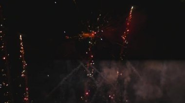 Akşam gökyüzünde büyük çok renkli Selam