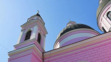 Mavi gökyüzü arka plan üzerinde Hıristiyan Kilisesi
