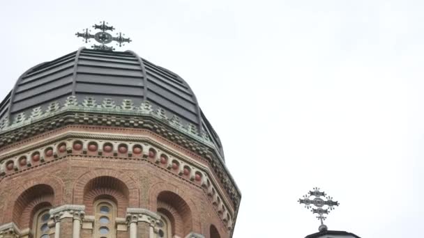 Igreja de residência de bucovina e dálmata metropolitanos, agora parte da Universidade Chernivtsi. Universidade Nacional Yuriy Fedkovych Chernivtsi. Chernovtsi, Europa — Vídeo de Stock