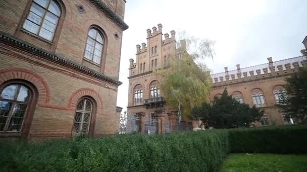 Chernivtsi Nationale Universiteit, Woonplaats van Bukovinian en Dalmatische Metropolitans, Chernivtsi, Oekraïne — Stockvideo