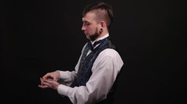 iskambil ile hile kumar, casino, poker kavram - adam gösterilen sihirli, kart hileler