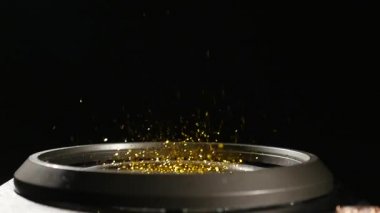 Subwoofer ses hoparlör titreşimler altın Glitter ve gül yaprakları ile