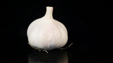 Diş sarımsak iplik siyah arka plan üzerine