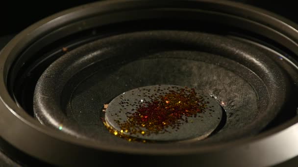 Abstrakter Hintergrund eines Subwoofers, der sich schnell mit Glitzern bewegt — Stockvideo