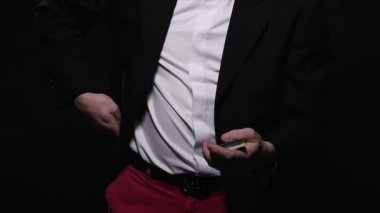 iskambil ile hile kumar, casino, poker kavram - adam gösterilen sihirli, kart hileler