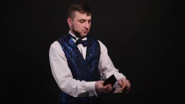 Magician shows a performance with a dollar bill 4k — Stock Video