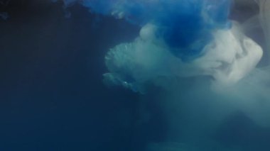 Soyut doğa çiçek ve mürekkep bulutlar ile