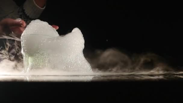 Espuma com vapor feita de gelo seco — Vídeo de Stock