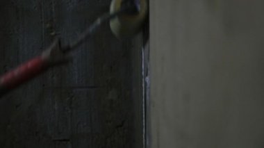 Alt resim duvar boya silindiri ile