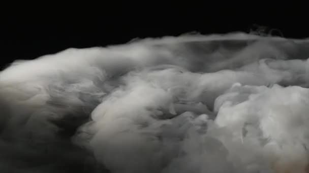 Wolken rook abstract op zwarte achtergrond — Stockvideo