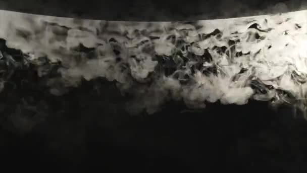 Nuages fumée abstrait sur fond noir — Video